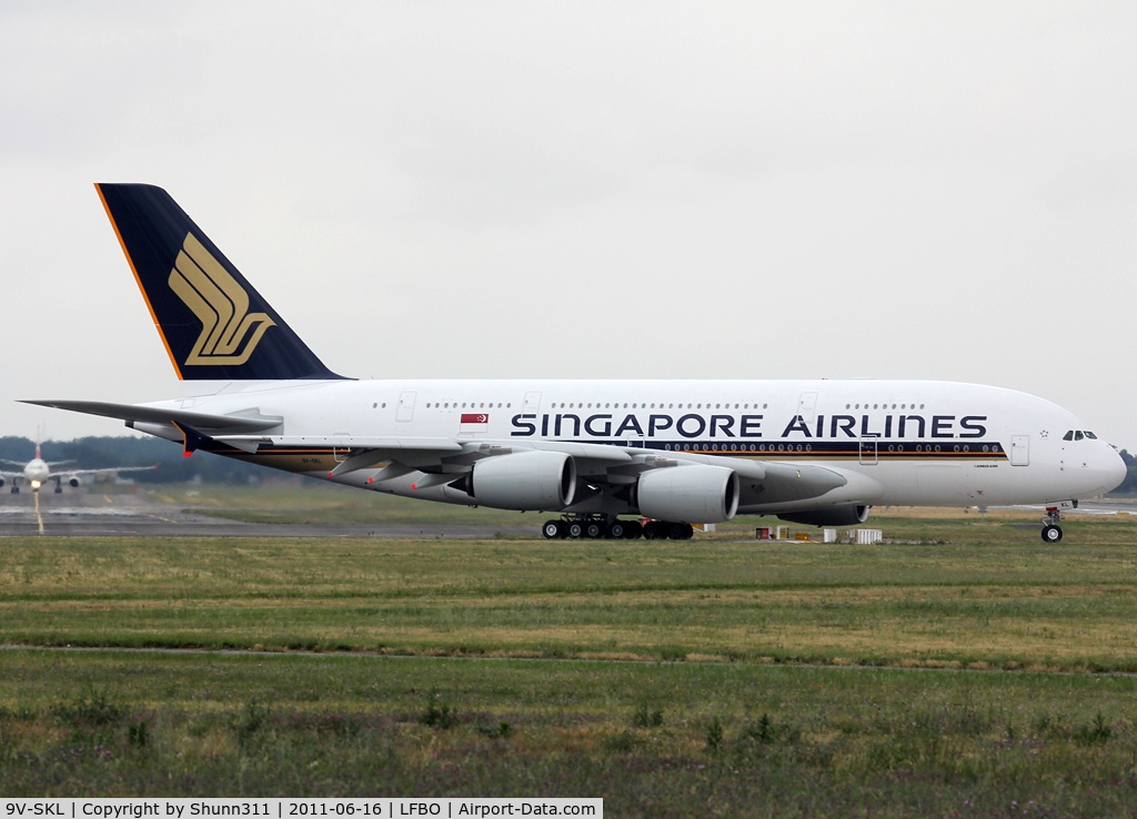 9V-SKL, 2010 Airbus A380-841 C/N 058, Delivery day...