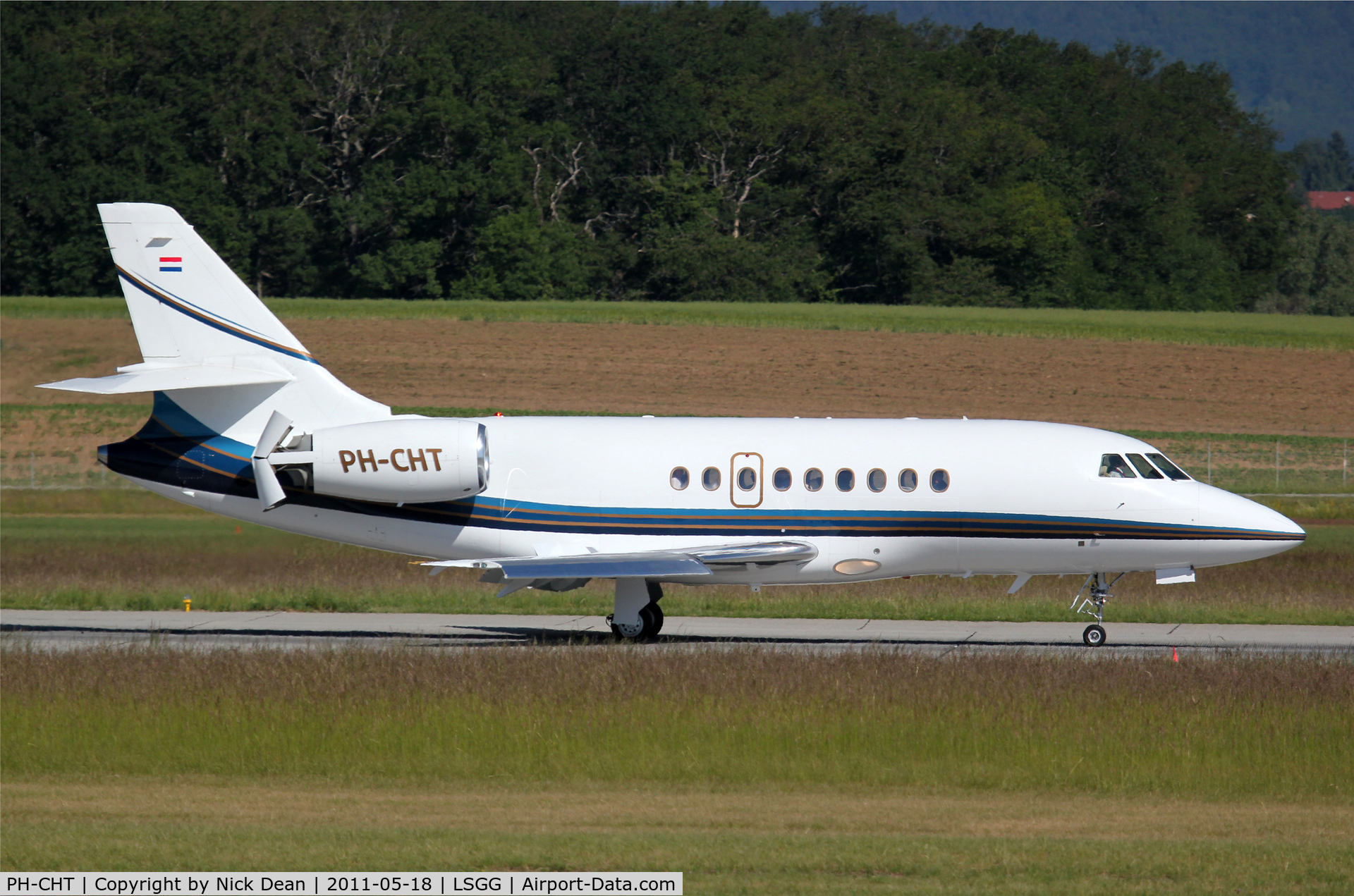 PH-CHT, 2004 Dassault Falcon 2000EX C/N 040, LSGG/GVA