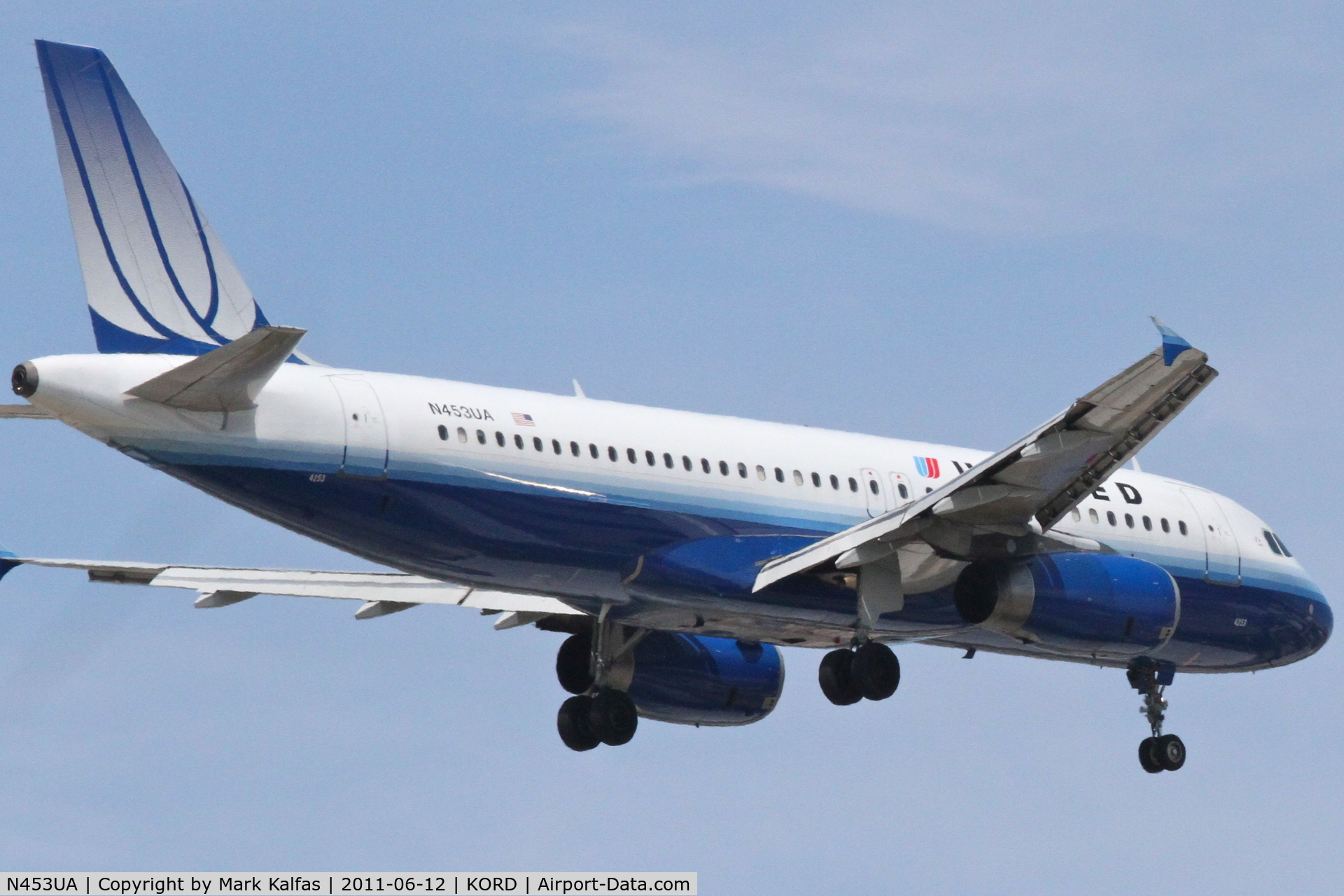 N453UA, 1999 Airbus A320-232 C/N 1001, United Airlines Airbus A320-232, UAL859 arriving from KOMA, on approach RWY 10 KORD.