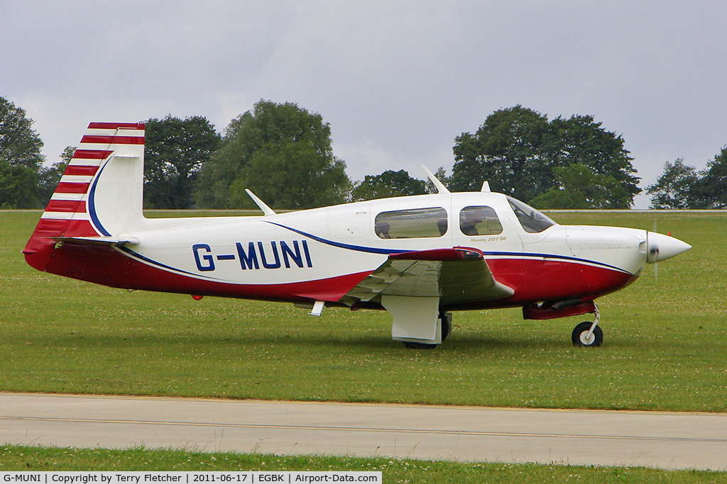 G-MUNI, 1989 Mooney M20J 201 C/N 24-3118, 1989 Mooney Aircraft Corporation MOONEY M20J, c/n: 24-3118 at Sywell