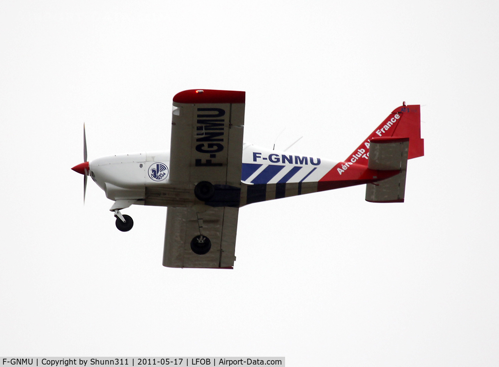 F-GNMU, 2008 Aero AT-3 R100 C/N AT3-031, Go around over the rwy...