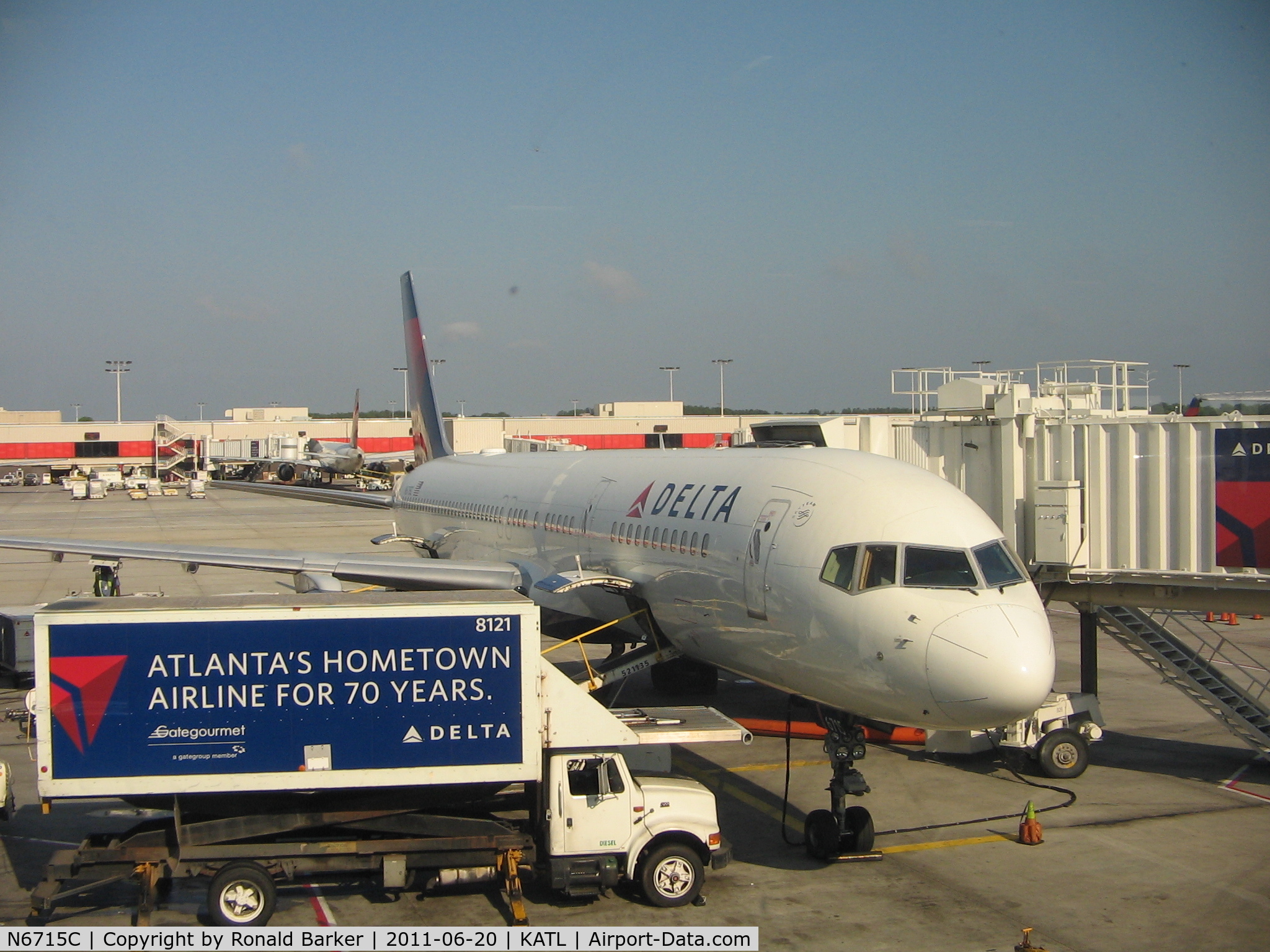 N6715C, 2001 Boeing 757-232 C/N 30486, Atlanta