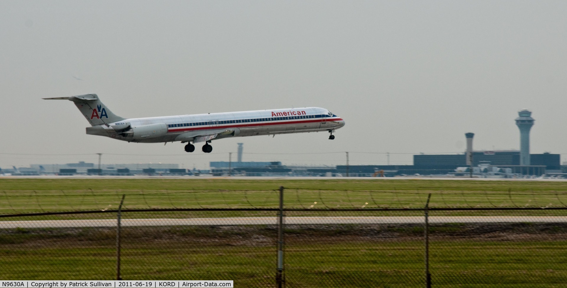 N9630A, 1997 McDonnell Douglas MD-83 (DC-9-83) C/N 53561, AA Landing OHare 4R