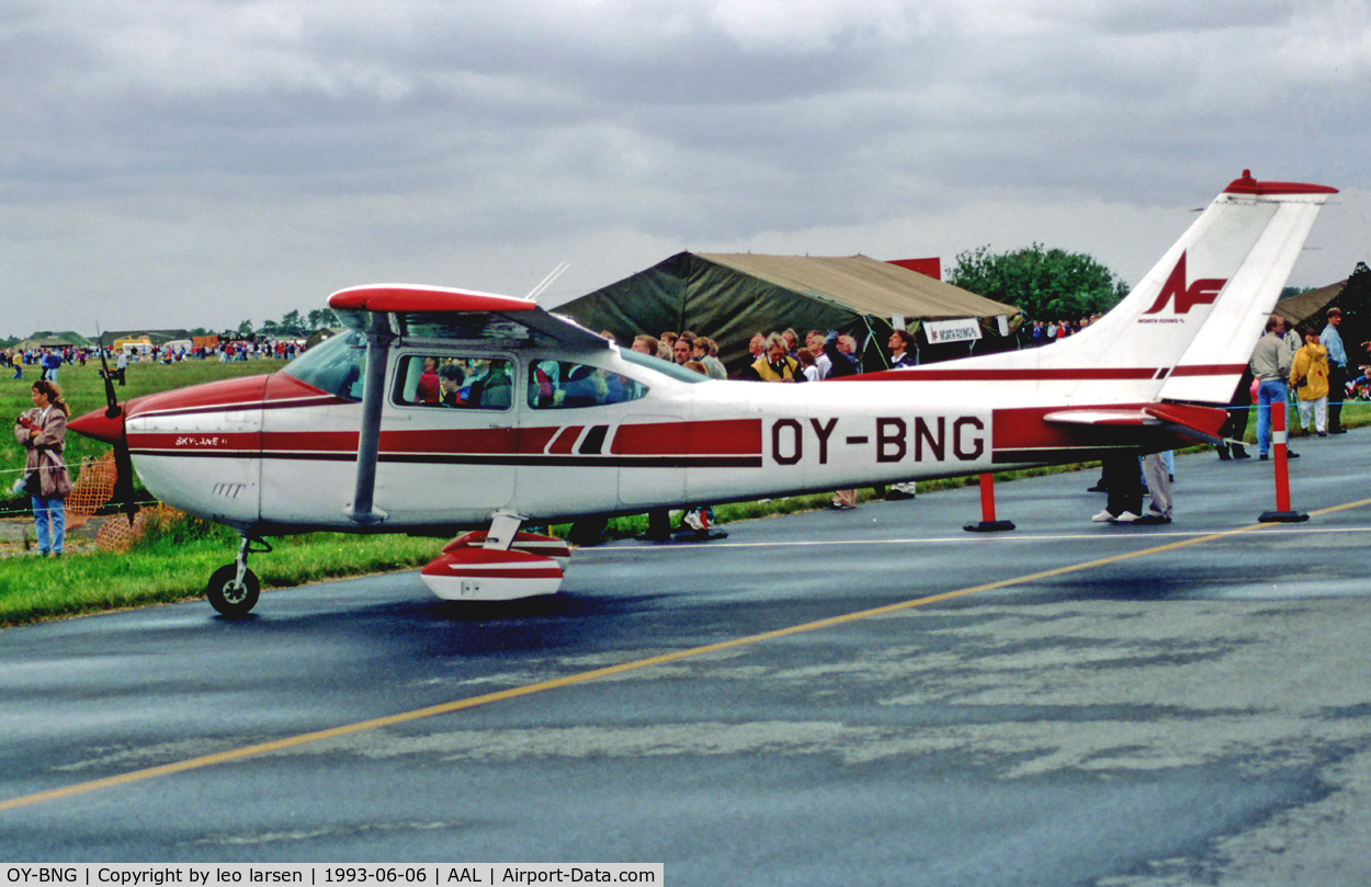 OY-BNG, 1980 Reims F182Q Skylane C/N F 182-0126, AAlborg AB 6.6.93
Aircraft from North Flying.