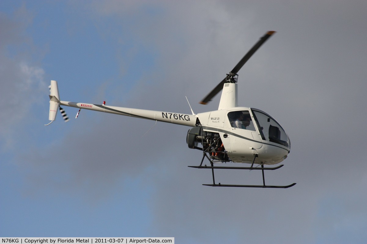 N76KG, 1996 Robinson R22 Beta C/N 2578, R22 leaving Heliexpo Orlando