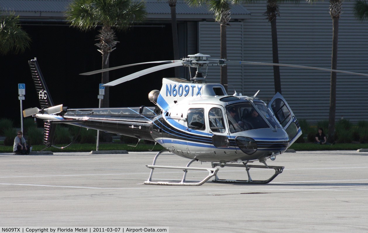 N609TX, Eurocopter AS-350B-2 Ecureuil Ecureuil C/N 4776, AS350 leaving Heliexpo Orlando