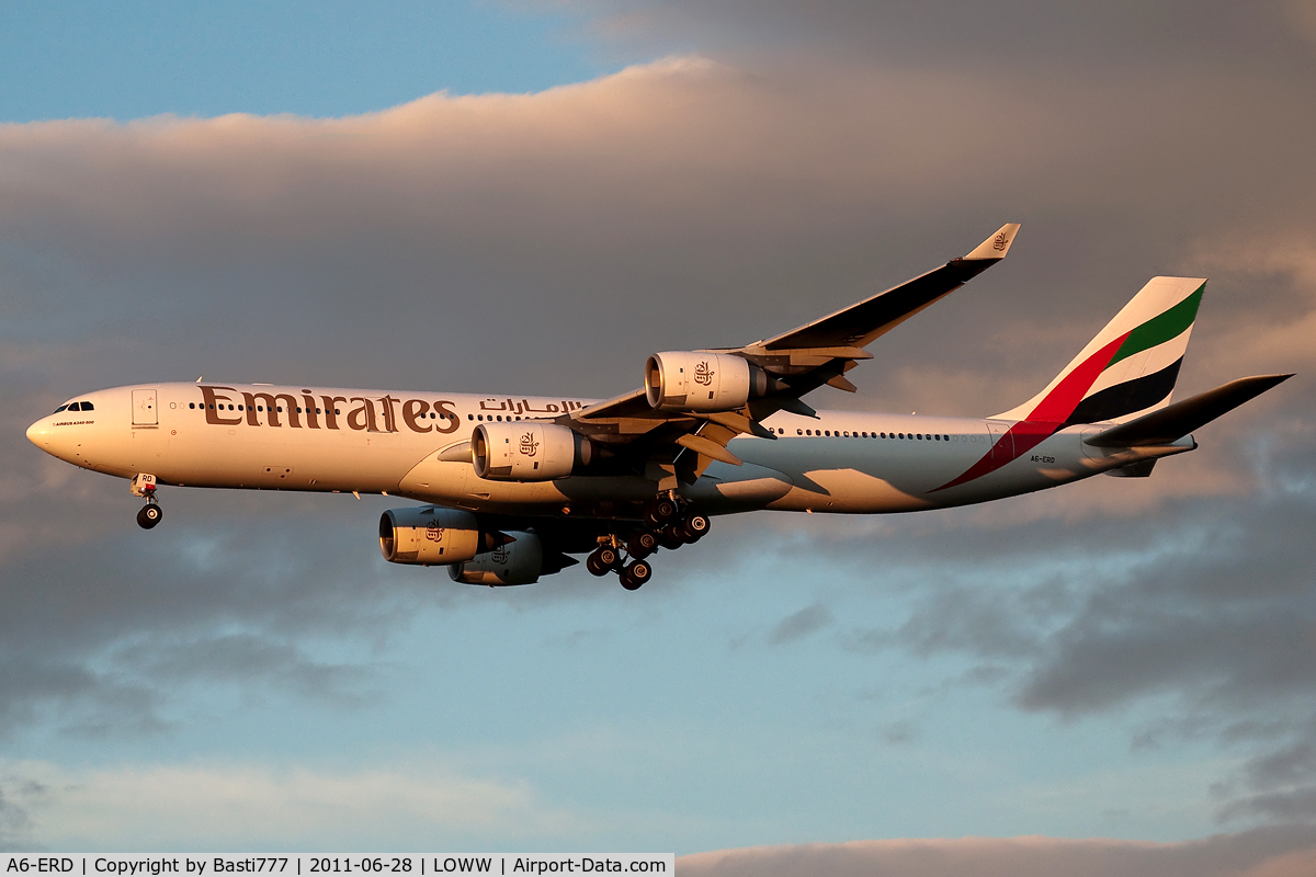 A6-ERD, Airbus A340-541 C/N 520, A6-ERD in the last sunlight this evening