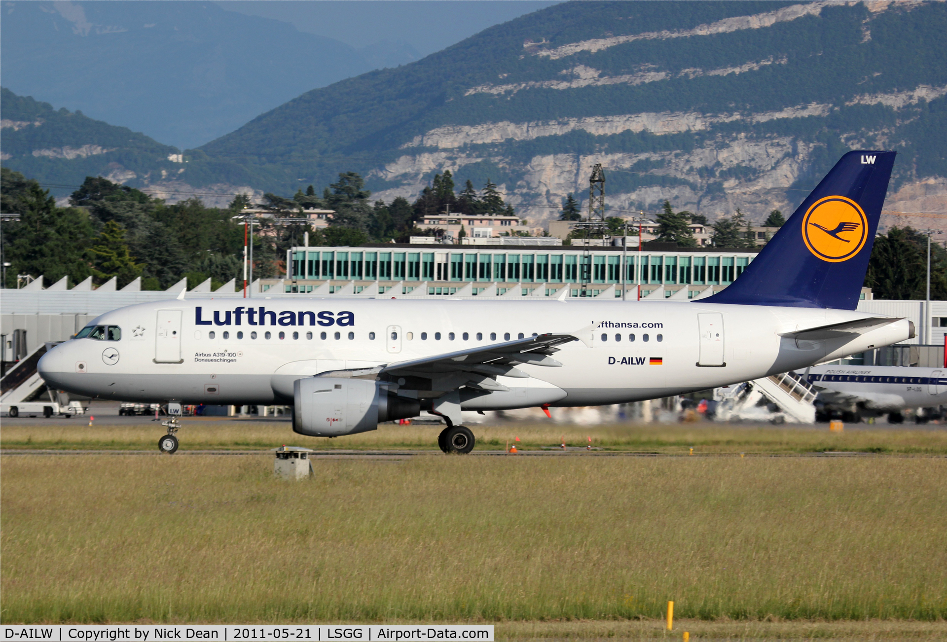 D-AILW, 1998 Airbus A319-114 C/N 853, LSGG/GVA