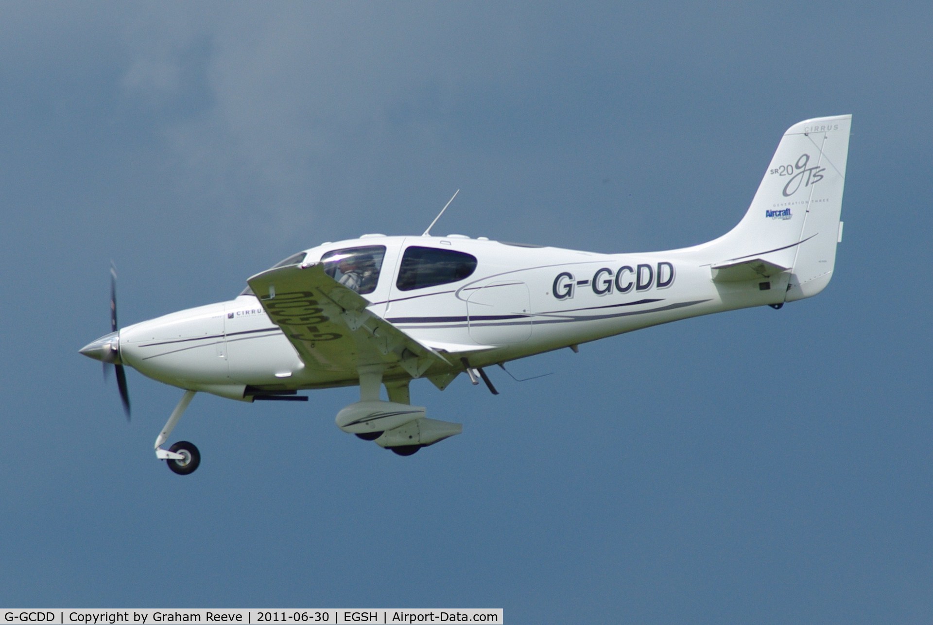 G-GCDD, 2008 Cirrus SR20 GTS G3 C/N 1972, Coming into land.