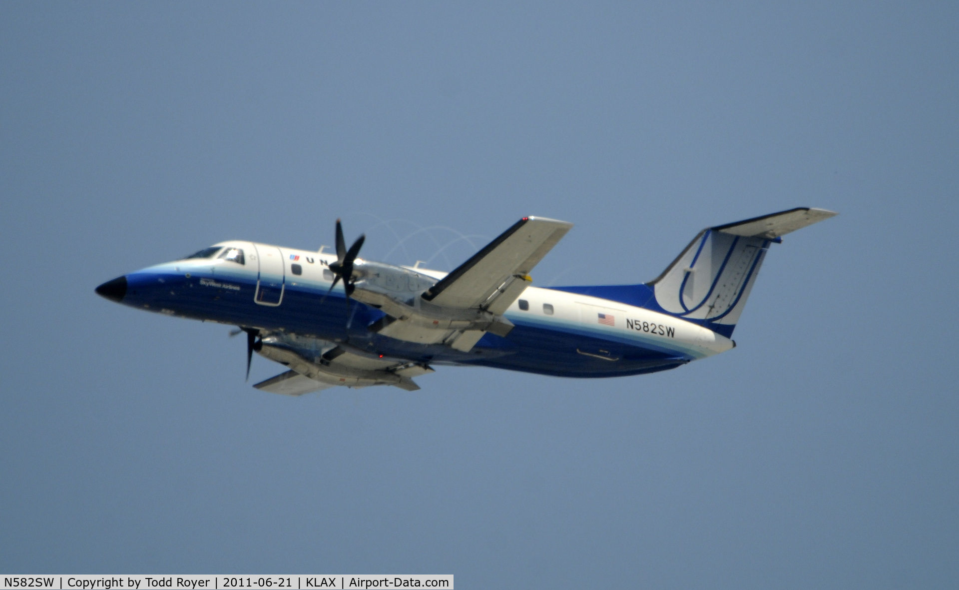 N582SW, 1999 Embraer EMB-120ER Brasilia C/N 120350, Departing LAX