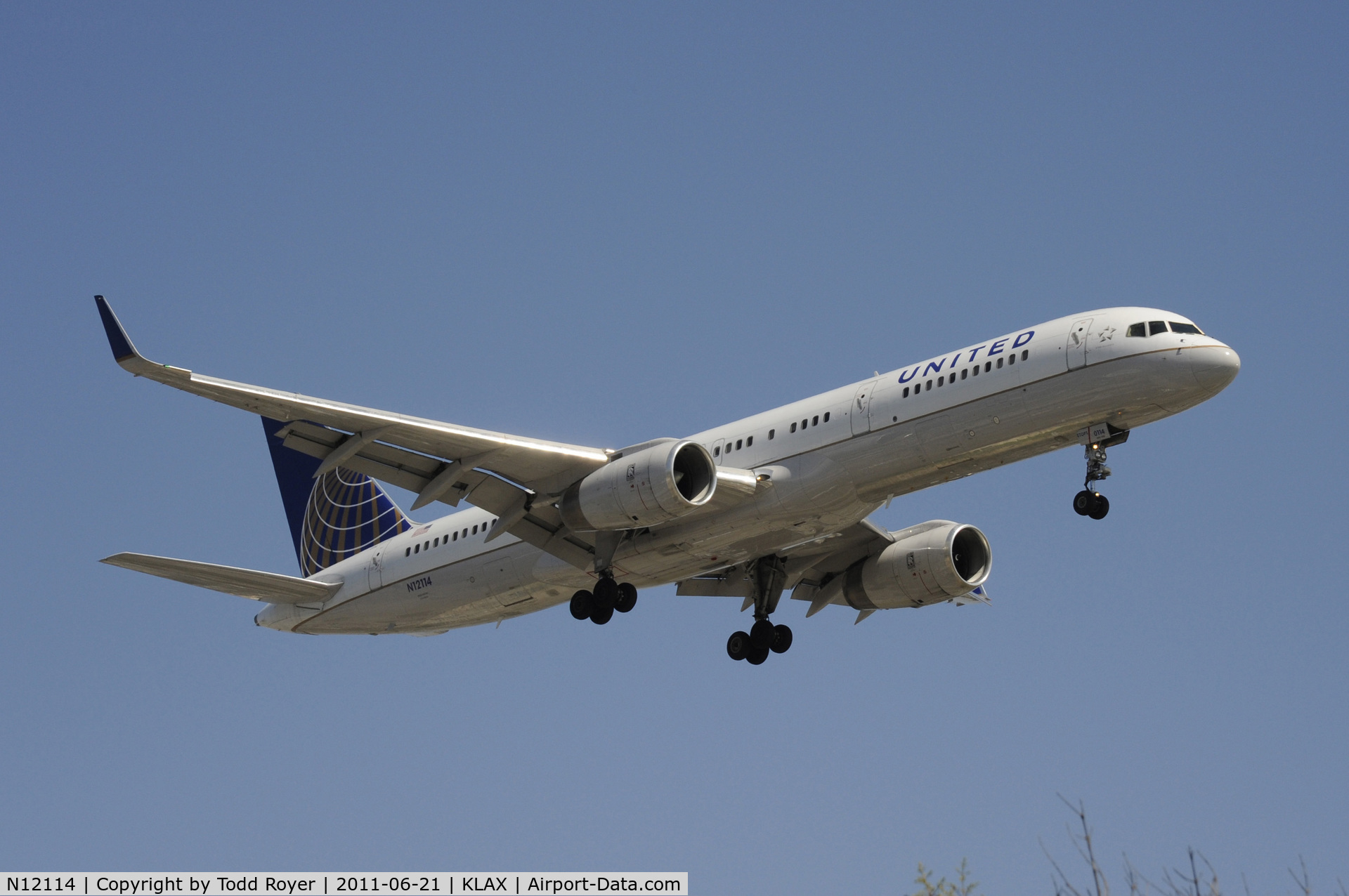 N12114, 1995 Boeing 757-224 C/N 27556, Landing at LAX
