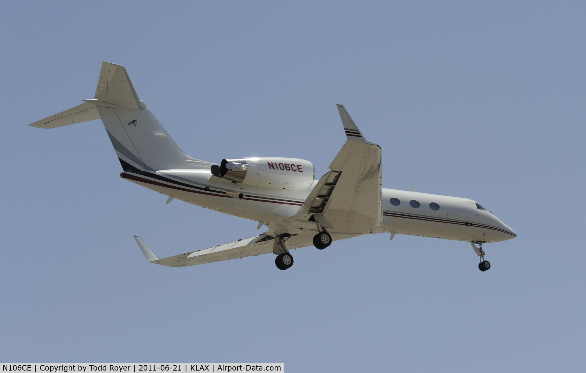 N106CE, 2000 Gulfstream Aerospace G-IV C/N 1420, Landing at LAX