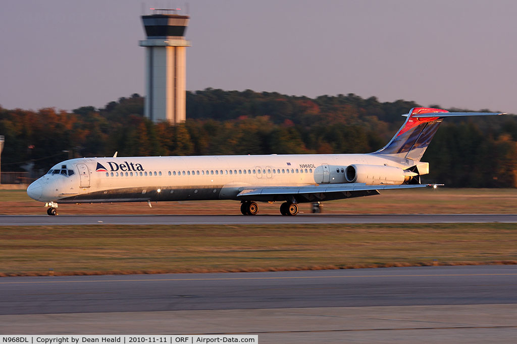 N968DL, 1990 McDonnell Douglas MD-88 C/N 53161, Delta Air Lines N968DL (FLT DAL348) rolling out on RWY 5 after arrival from Hartsfield-Jackson Atlanta Int'l (KATL).