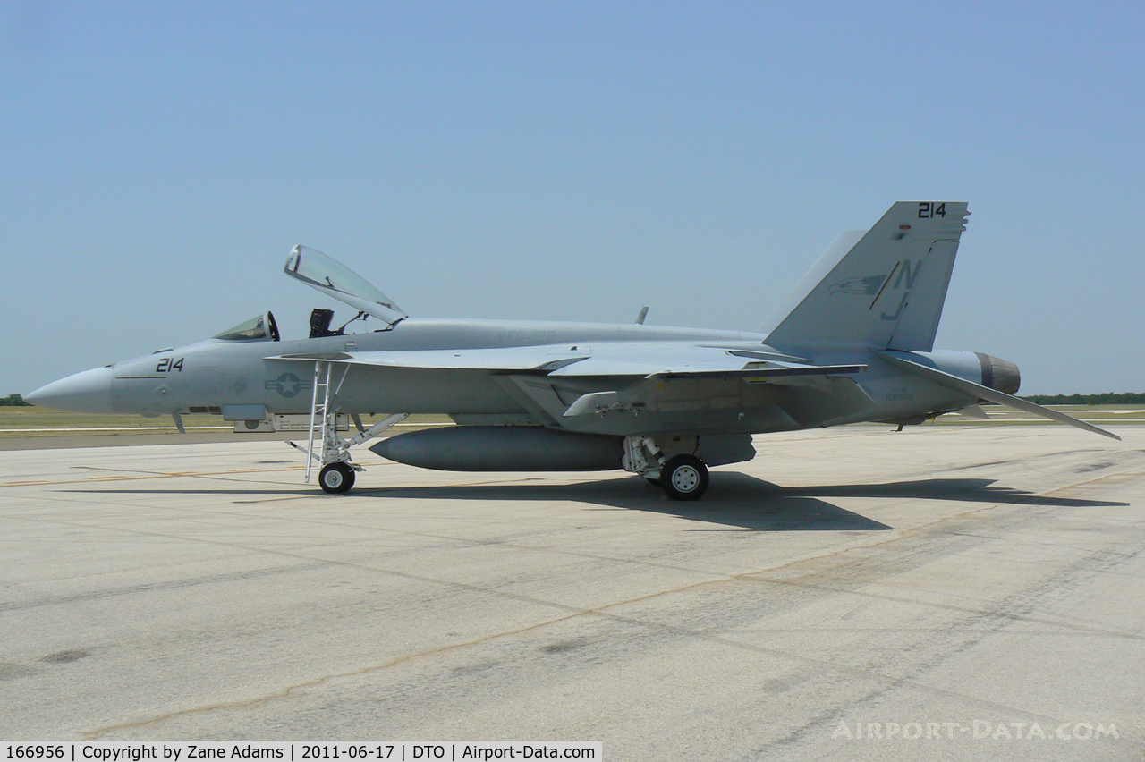 166956, Boeing F/A-18E Super Hornet C/N E198, At Denton Municipal - In town for the Legacy Flight at the 2011 Airshow.