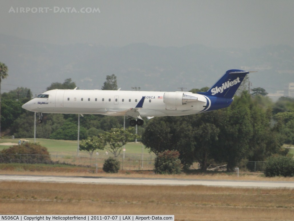 N506CA, 2003 Bombardier CRJ-200ER (CL-600-2B19) C/N 7793, Landing on runway 24R