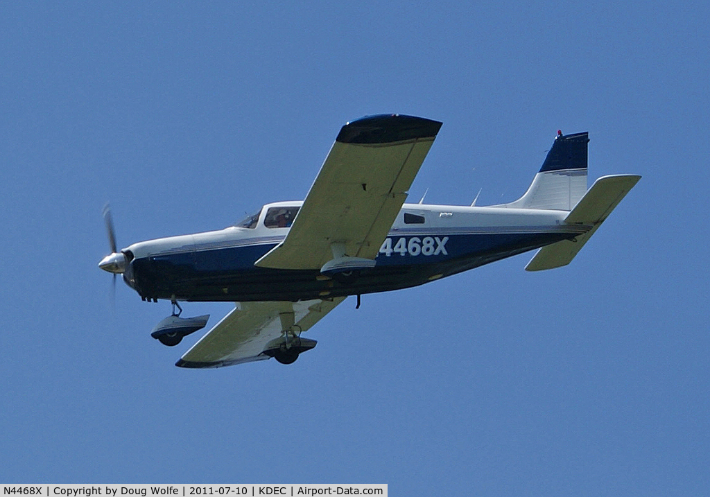 N4468X, 1975 Piper PA-32-300 Cherokee Six C/N 32-7640024, On final approach at Decatur, Illinois KDEC.