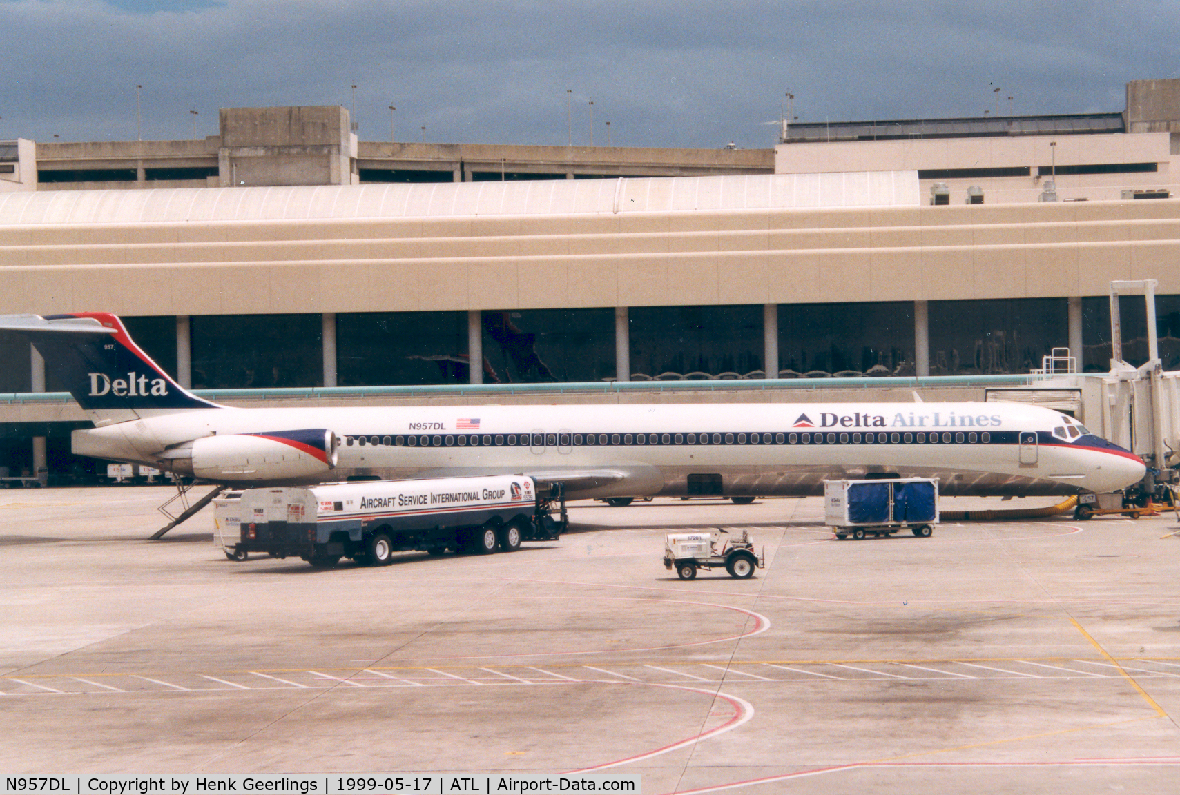 N957DL, 1990 McDonnell Douglas MD-88 C/N 49976, Delta