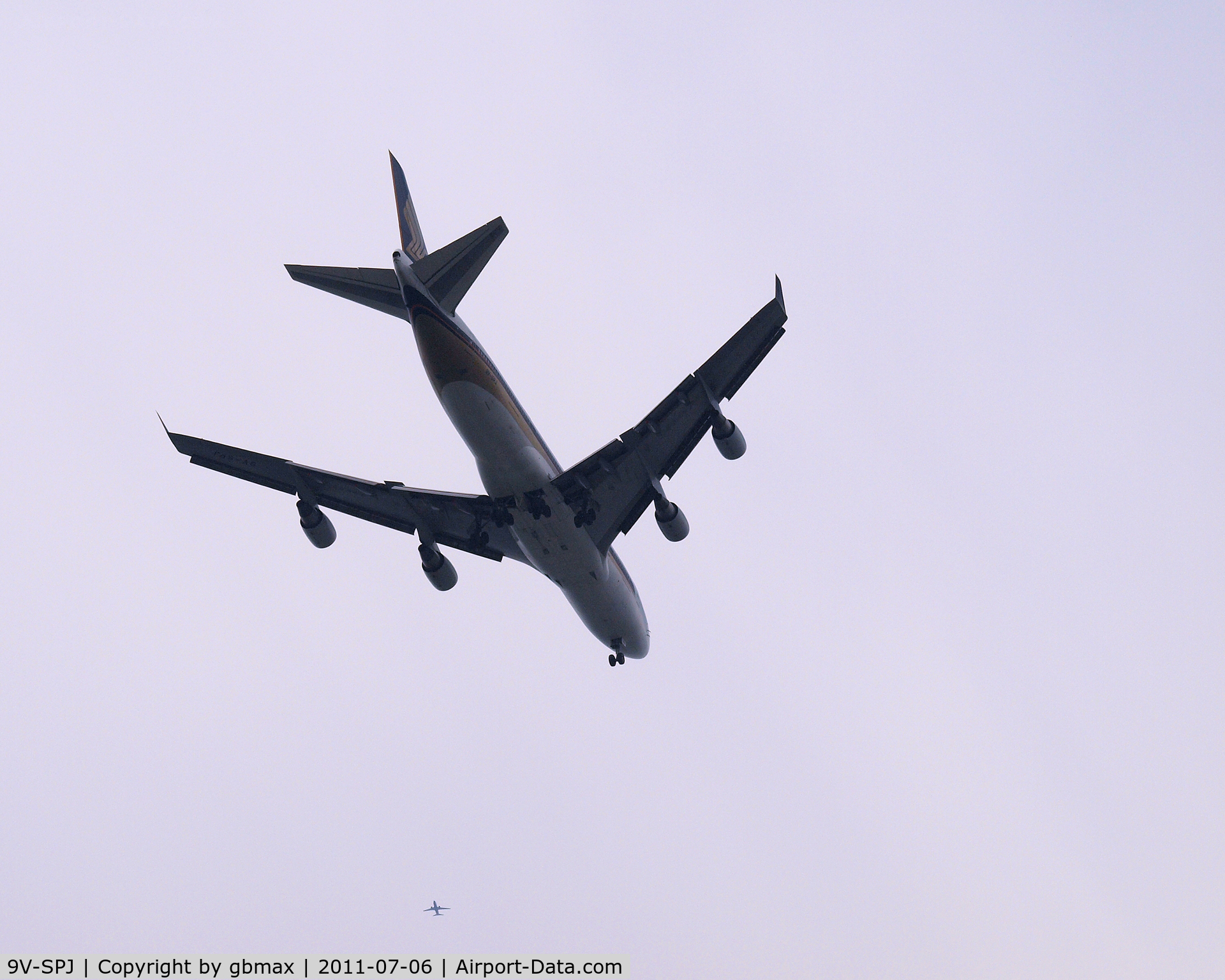 9V-SPJ, 1996 Boeing 747-412 C/N 26556, Going @ ~3,500 feet to a landing at JFK