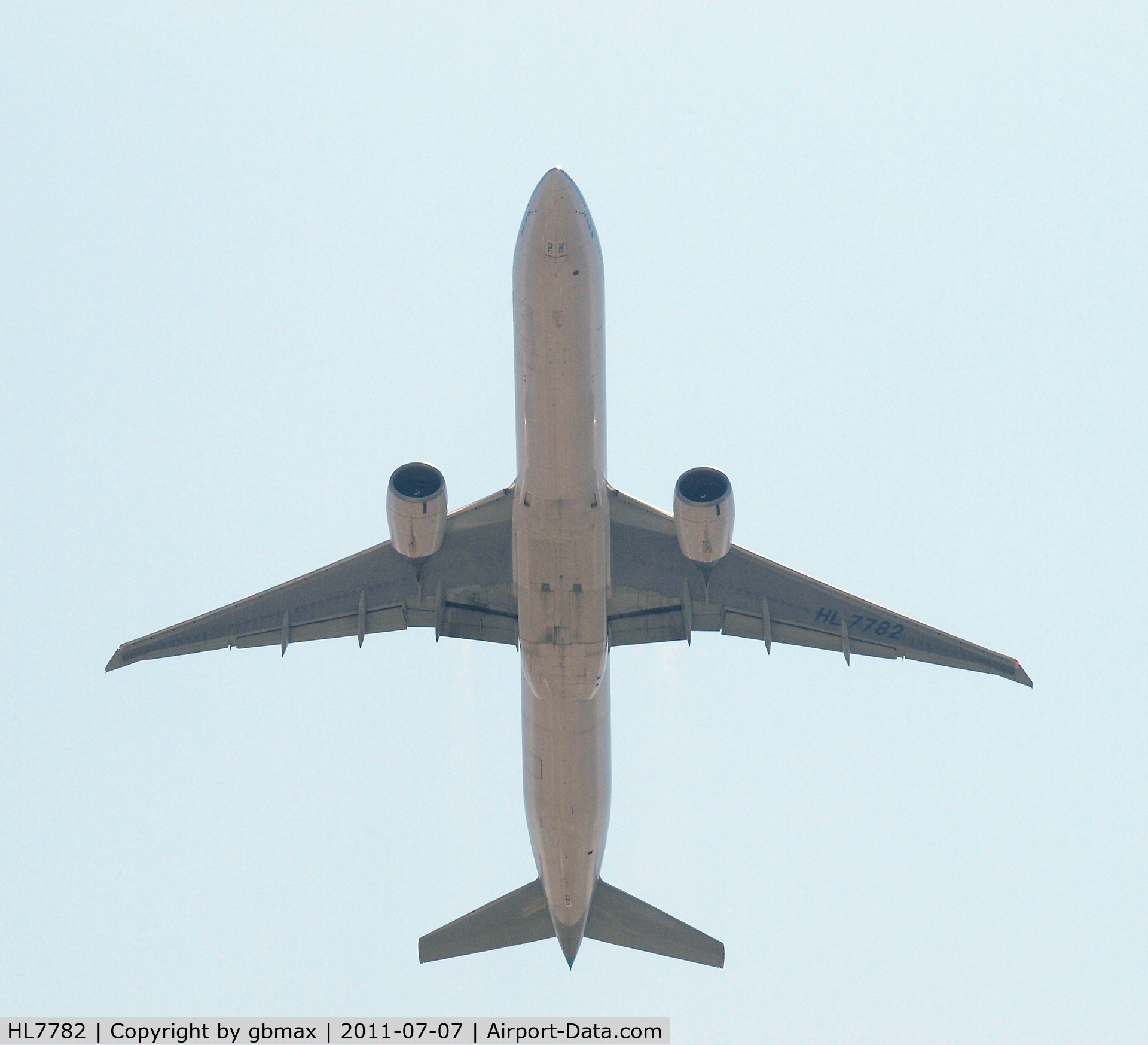 HL7782, 2009 Boeing 777-3B5/ER C/N 37643, Going @ ~3,500 feet to a landing at JFK