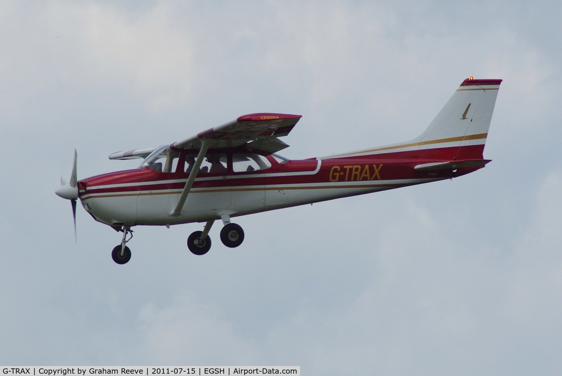 G-TRAX, 1974 Reims F172M Skyhawk Skyhawk C/N 1081, Landing at Norwich.