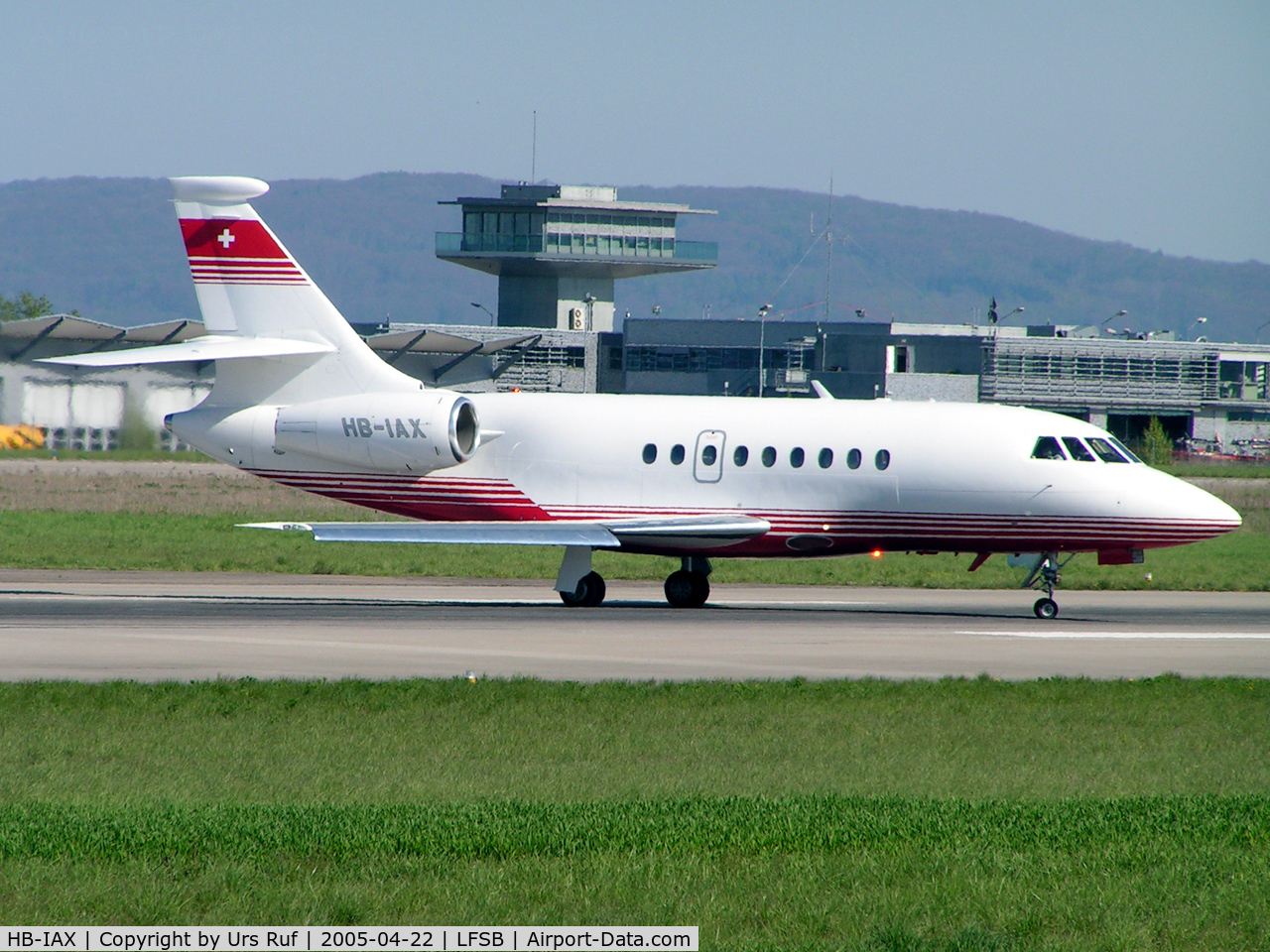 HB-IAX, 1996 Dassault Falcon 2000 C/N 33, call-sign 