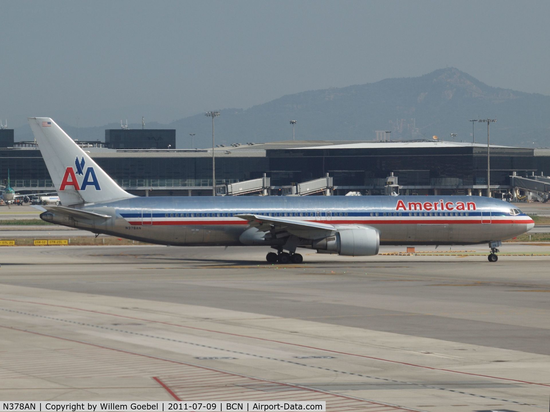 N378AN, 1992 Boeing 767-323/ER C/N 25447, Ready for departure