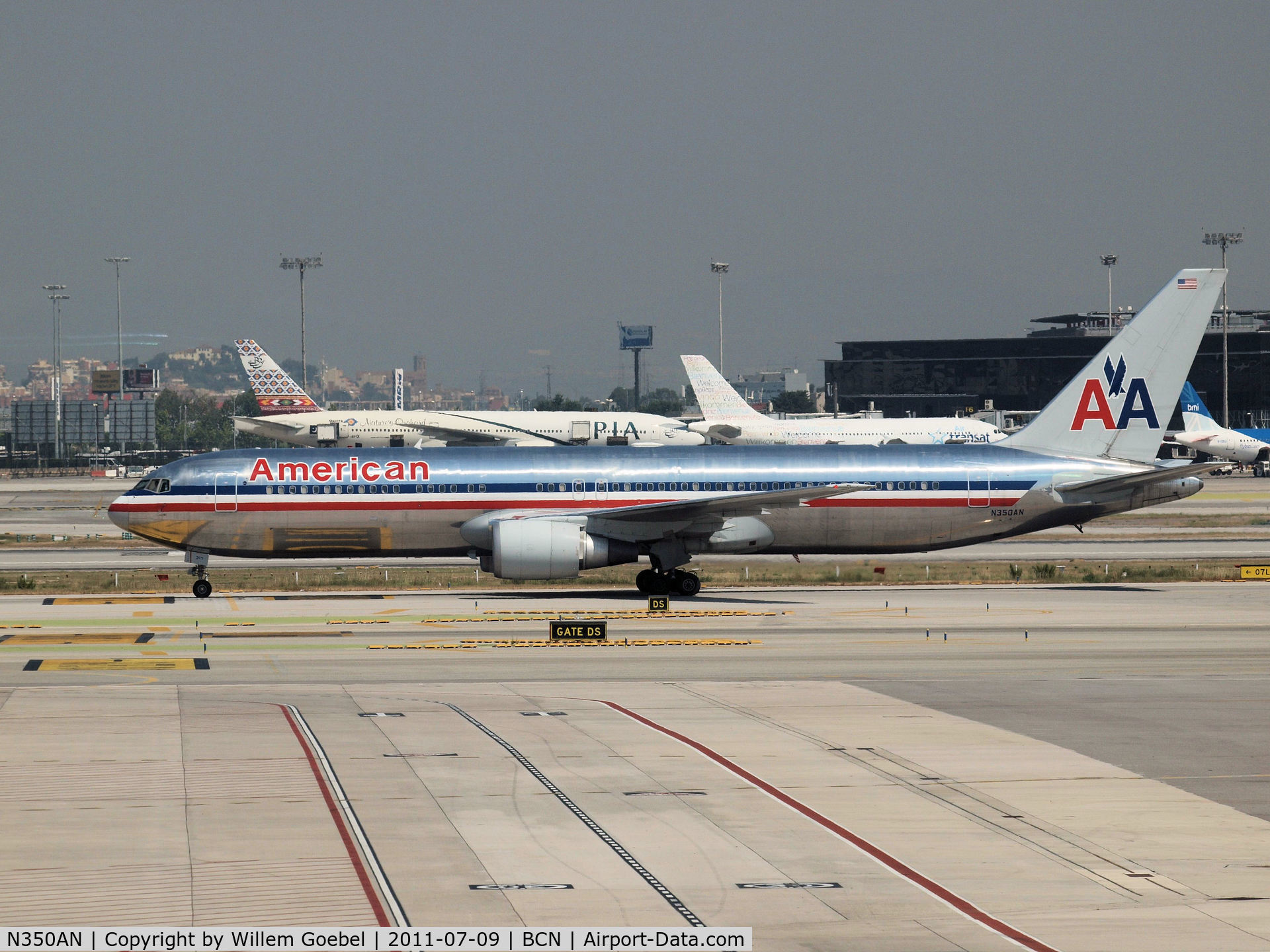 N350AN, 2003 Boeing 767-323/ER C/N 33089, depart from Barcelona Airport