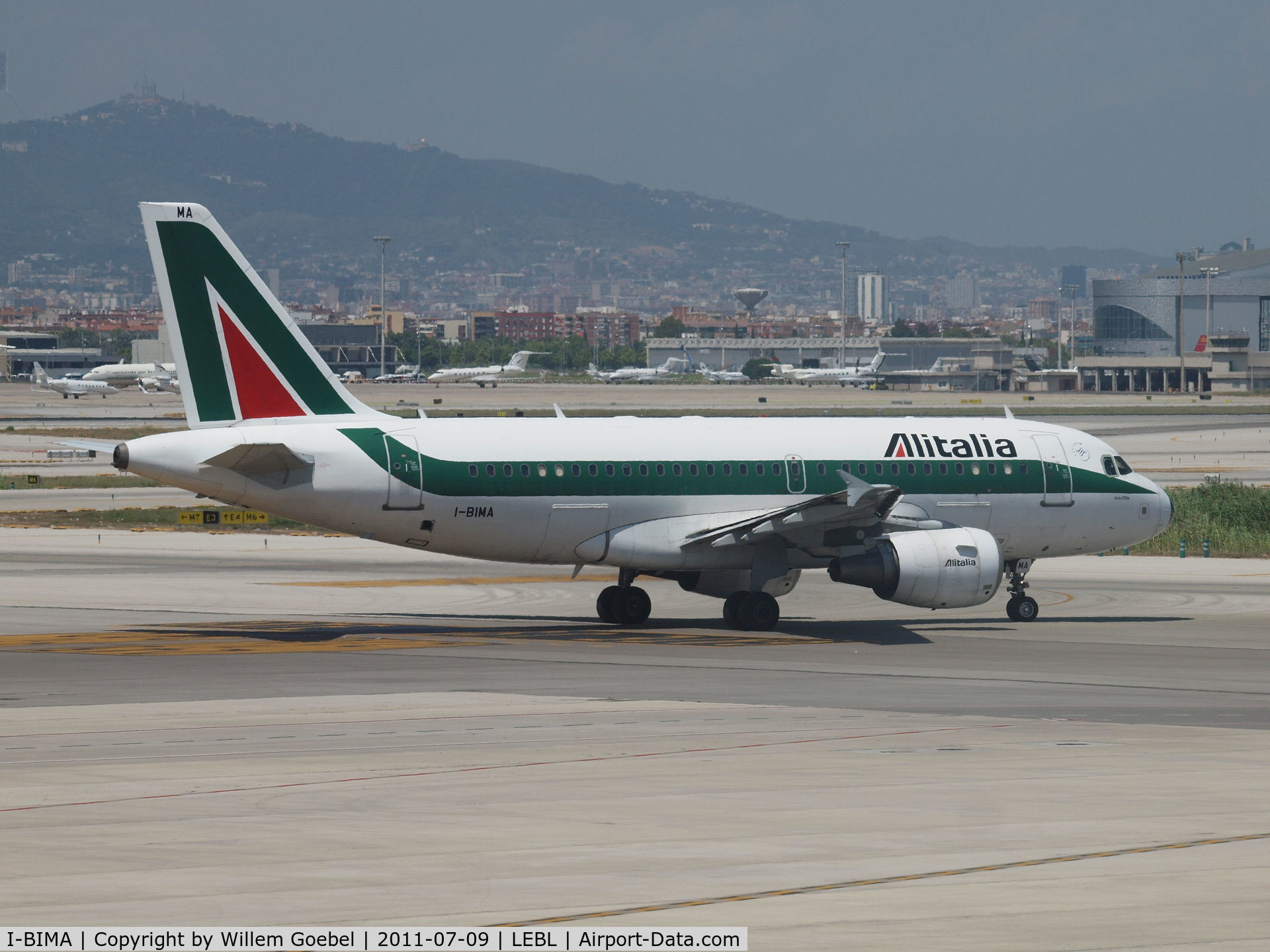 I-BIMA, 2002 Airbus A319-112 C/N 1722, Depart from Barcalona Airport