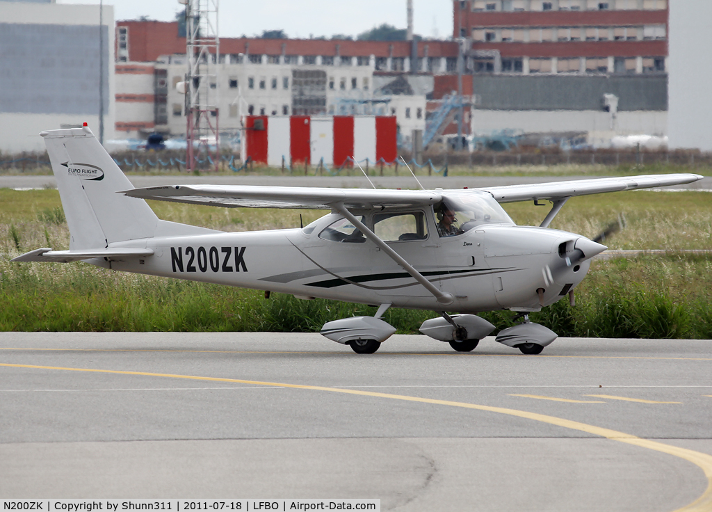 N200ZK, 1966 Cessna 172H C/N 17255678, Taxiing to the General Aviation area...