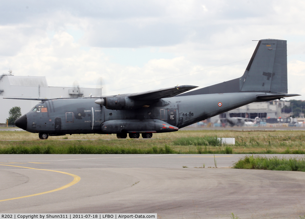 R202, Transall C-160R C/N 202, Taxiing to the military area...