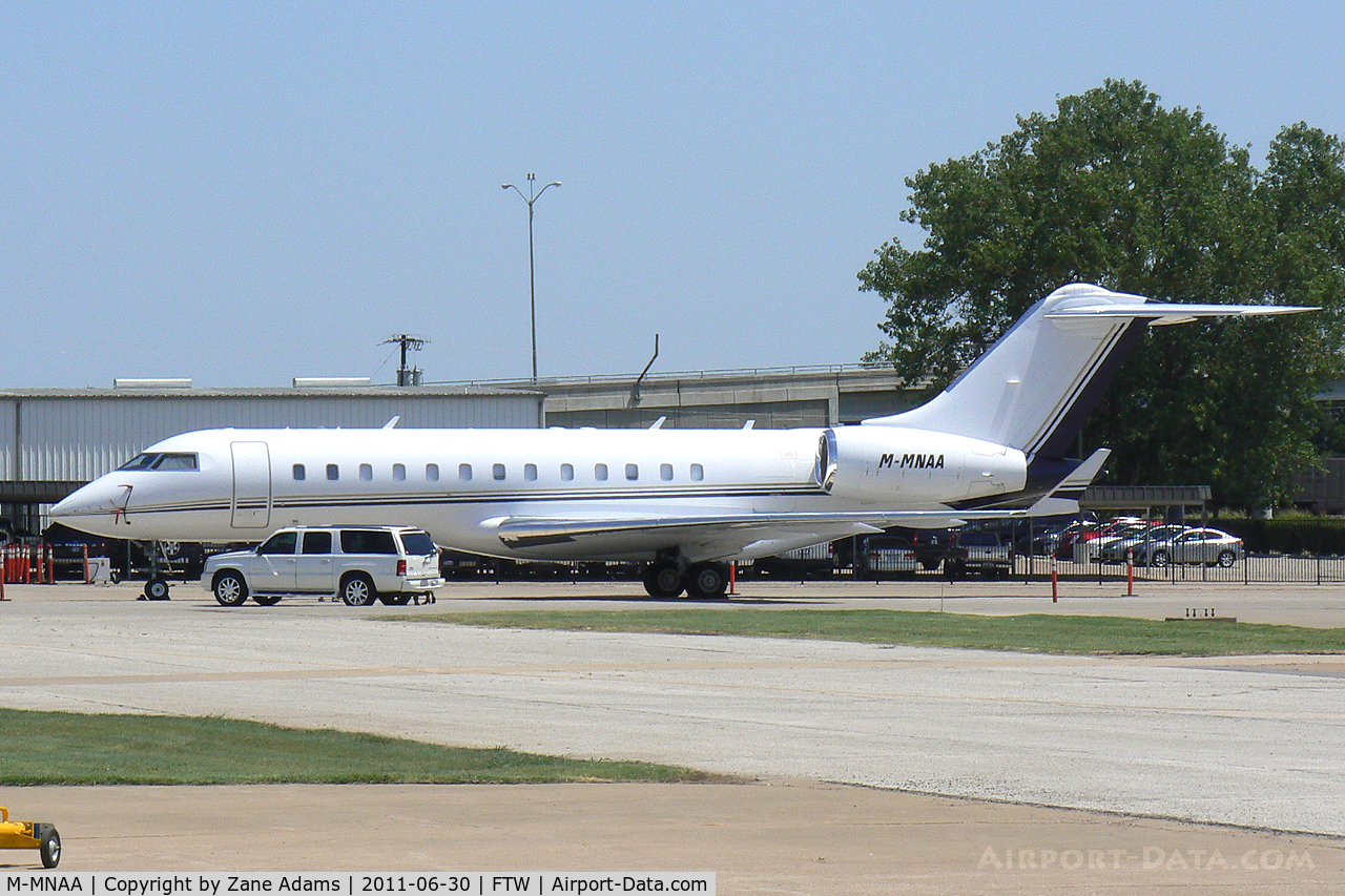 M-MNAA, 2000 Bombardier BD-700-1A10 Global Express C/N 9086, A Manx registered Canadair at Meacham Field - Fort Worth, TX