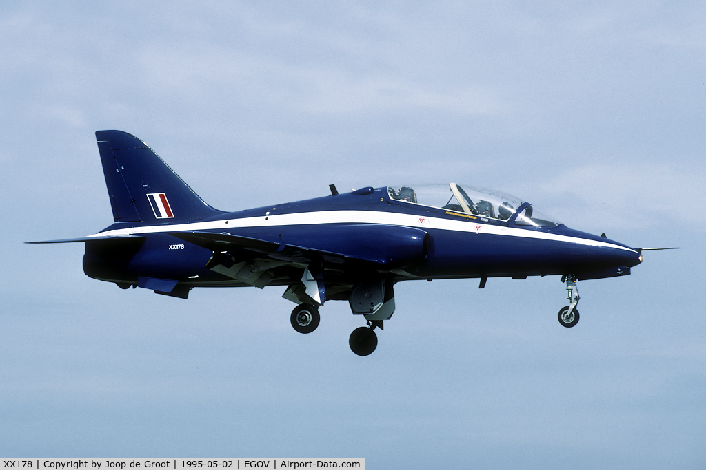 XX178, 1977 Hawker Siddeley Hawk T.1W C/N 025/312025, royal blue display colours