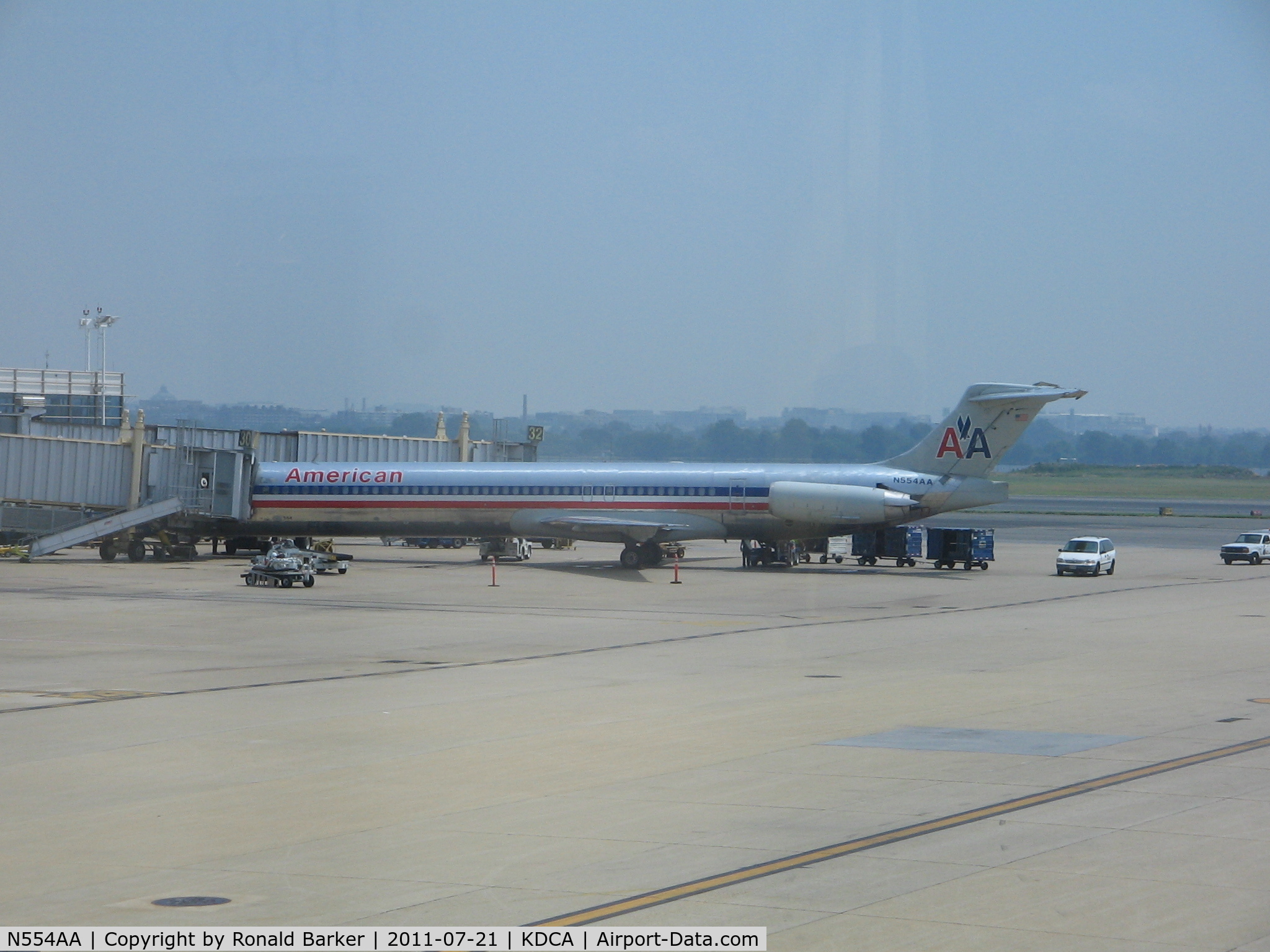 N554AA, 1991 McDonnell Douglas MD-82 (DC-9-82) C/N 53084, National