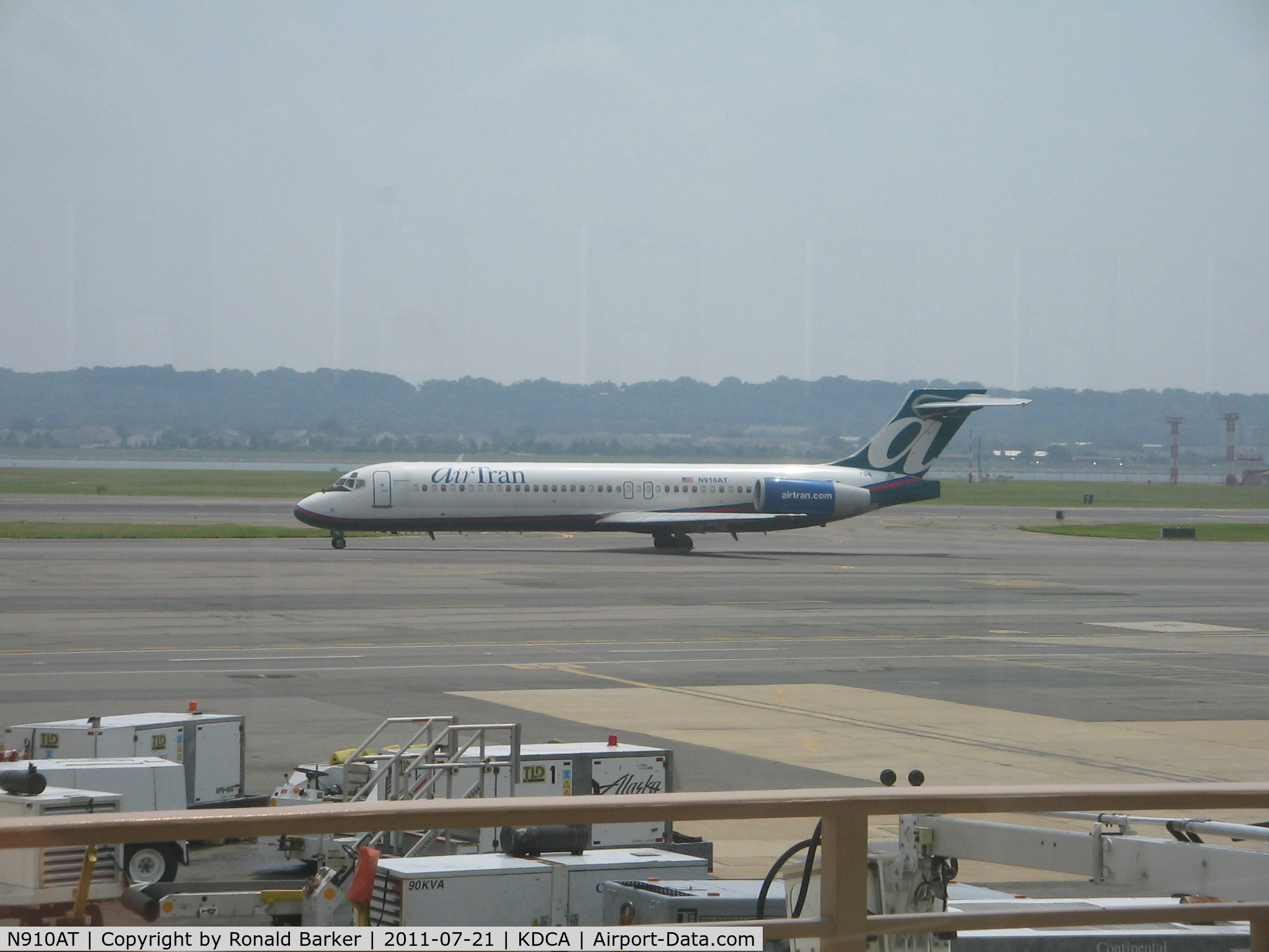 N910AT, 2001 Boeing 717-200 C/N 55086, National