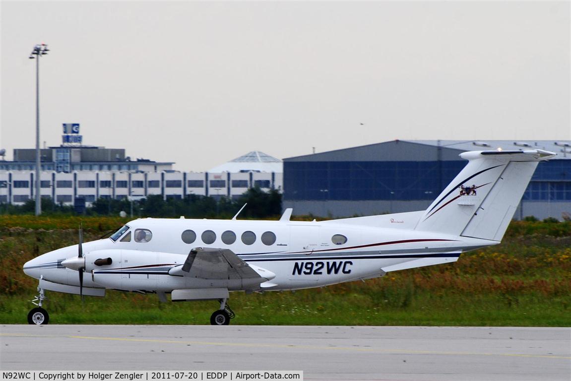 N92WC, 1989 Beech B200 King Air C/N BB-1330, Departure of a visitor.....