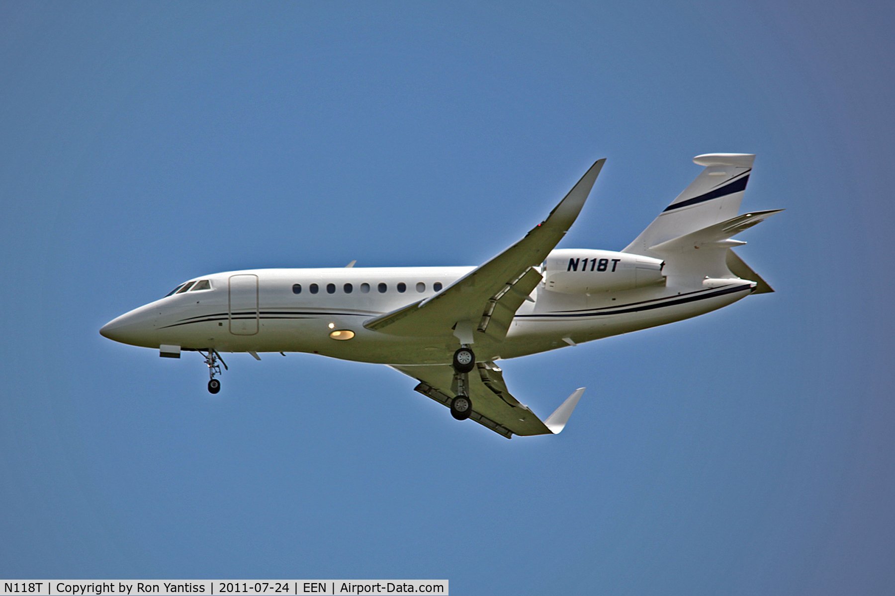 N118T, 2003 Dassault Falcon 2000EX C/N 022, On approach to Keene, NH