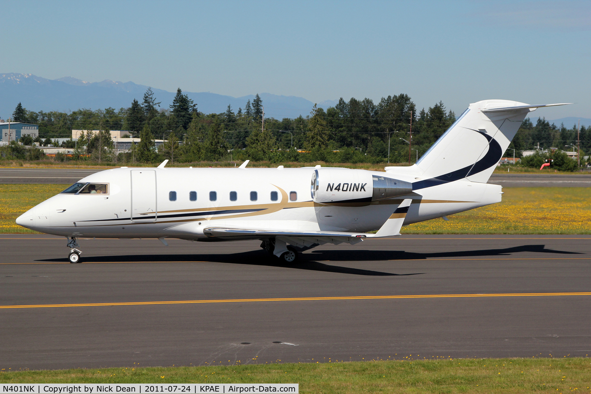 N401NK, 1999 Bombardier Challenger 604 (CL-600-2B16) C/N 5409, KPAE/PAE uses call sign 