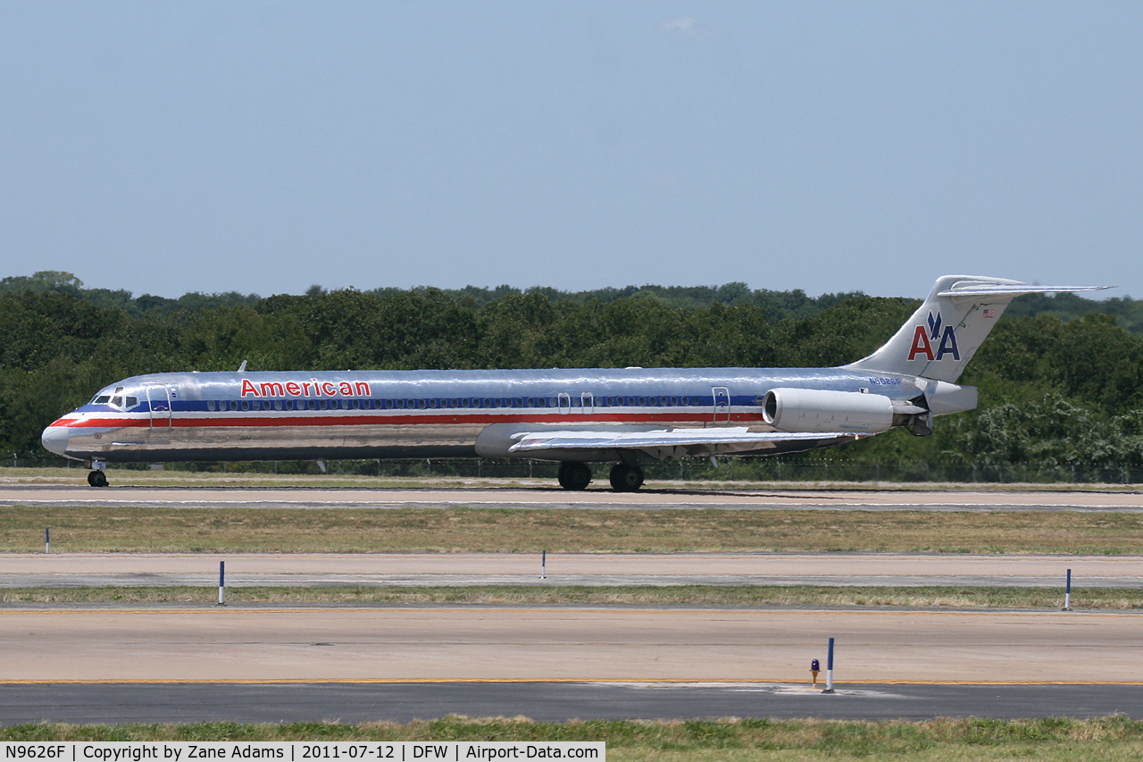 N9626F, 1998 McDonnell Douglas MD-83 (DC-9-83) C/N 53596, American Airlines at DFW Airport