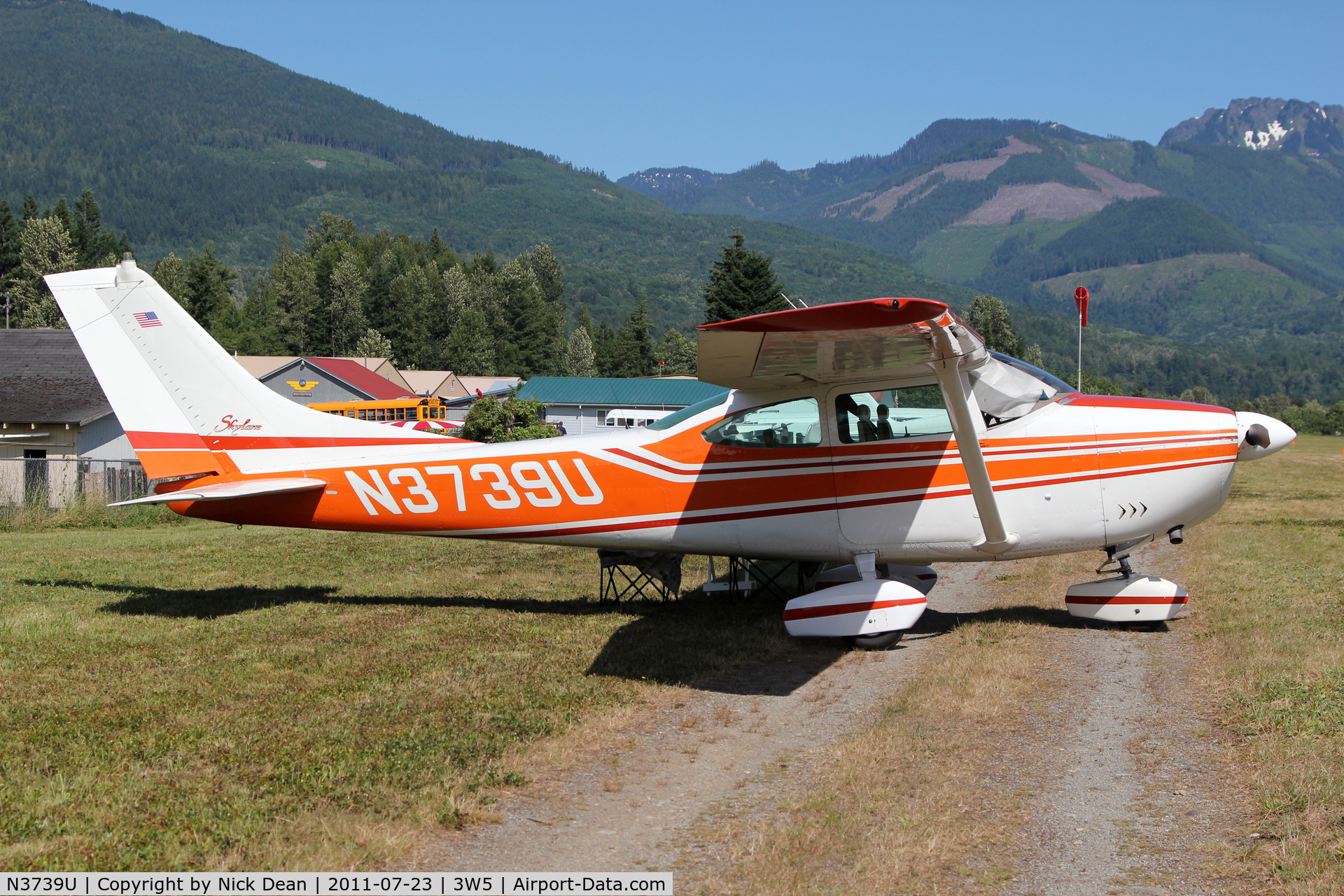 N3739U, 1963 Cessna 182G Skylane C/N 18255139, 3W5 2011