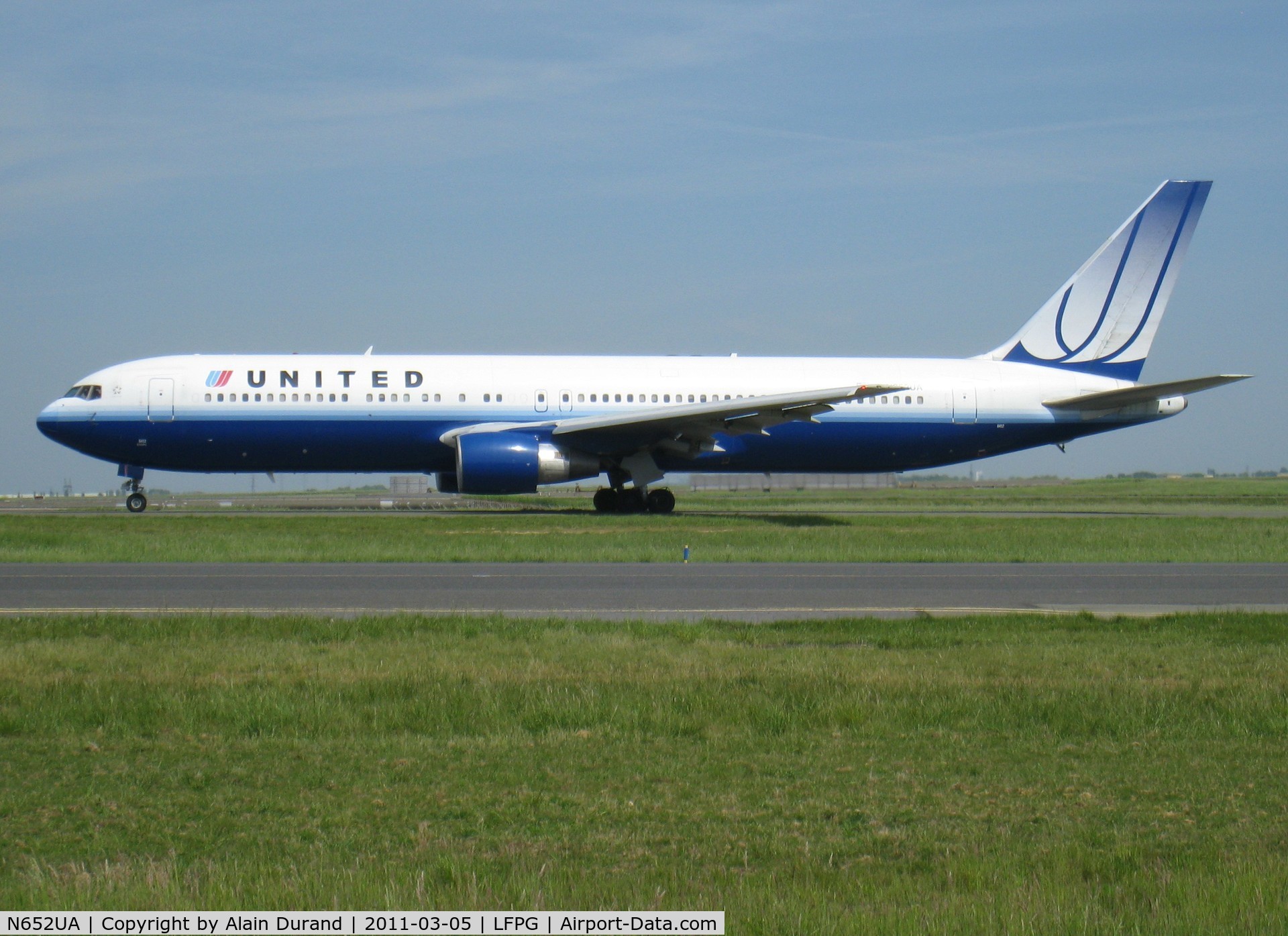 N652UA, 1992 Boeing 767-322 C/N 25390, Has recently traded this livery with the one inherited from CO 