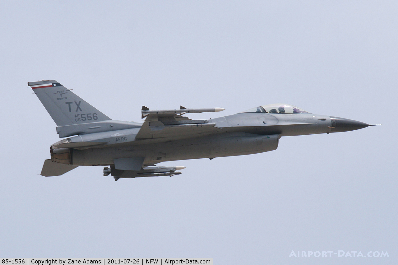 85-1556, 1985 General Dynamics F-16C Fighting Falcon C/N 5C-298, 301st FW F-16 Departing NASJRB Fort Worth