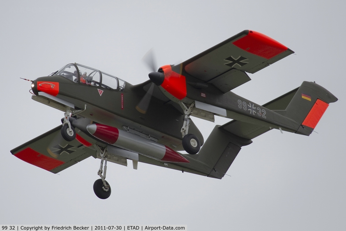 99 32, 1971 North American OV-10B Bronco C/N 338-17, flying display during the Spangdahlem Open House 2011