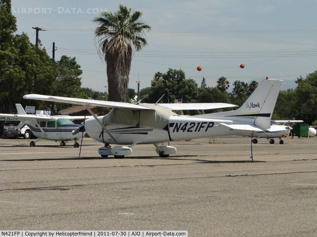 N421FP, 1998 Cessna 172R C/N 17280638, Sky Hawk tied down and covered up