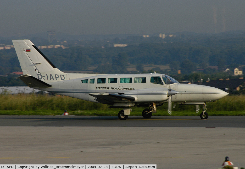 D-IAPD, Cessna 404 Titan C/N 404-0679, AEROWEST Photogrammetrie / Taxiing out to Runway 24.