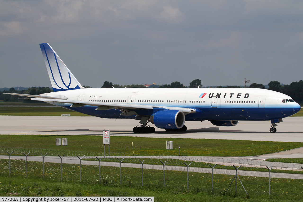 N772UA, 1995 Boeing 777-222 C/N 26930, United Airlines