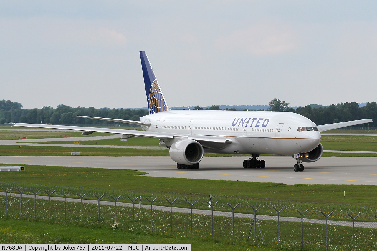 N768UA, 1995 Boeing 777-222 C/N 26919, United Airlines