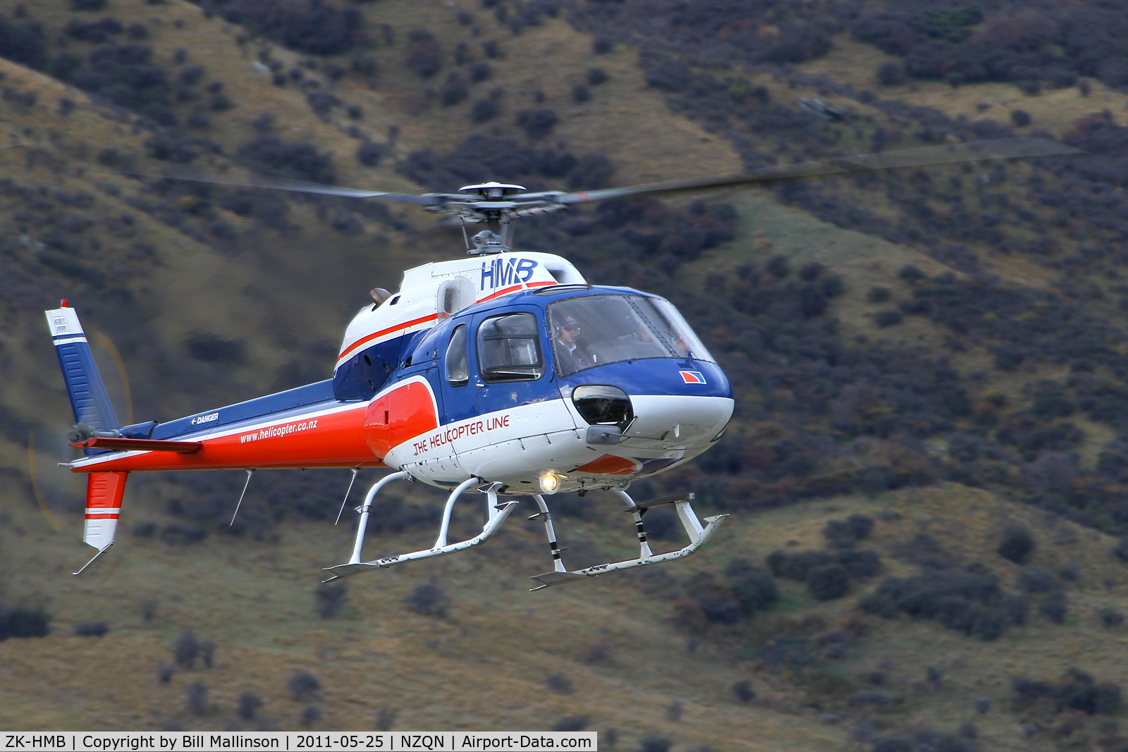 ZK-HMB, Aerospatiale AS-355F-1 Ecureuil 2 C/N 5016, bringing tourists back to ground