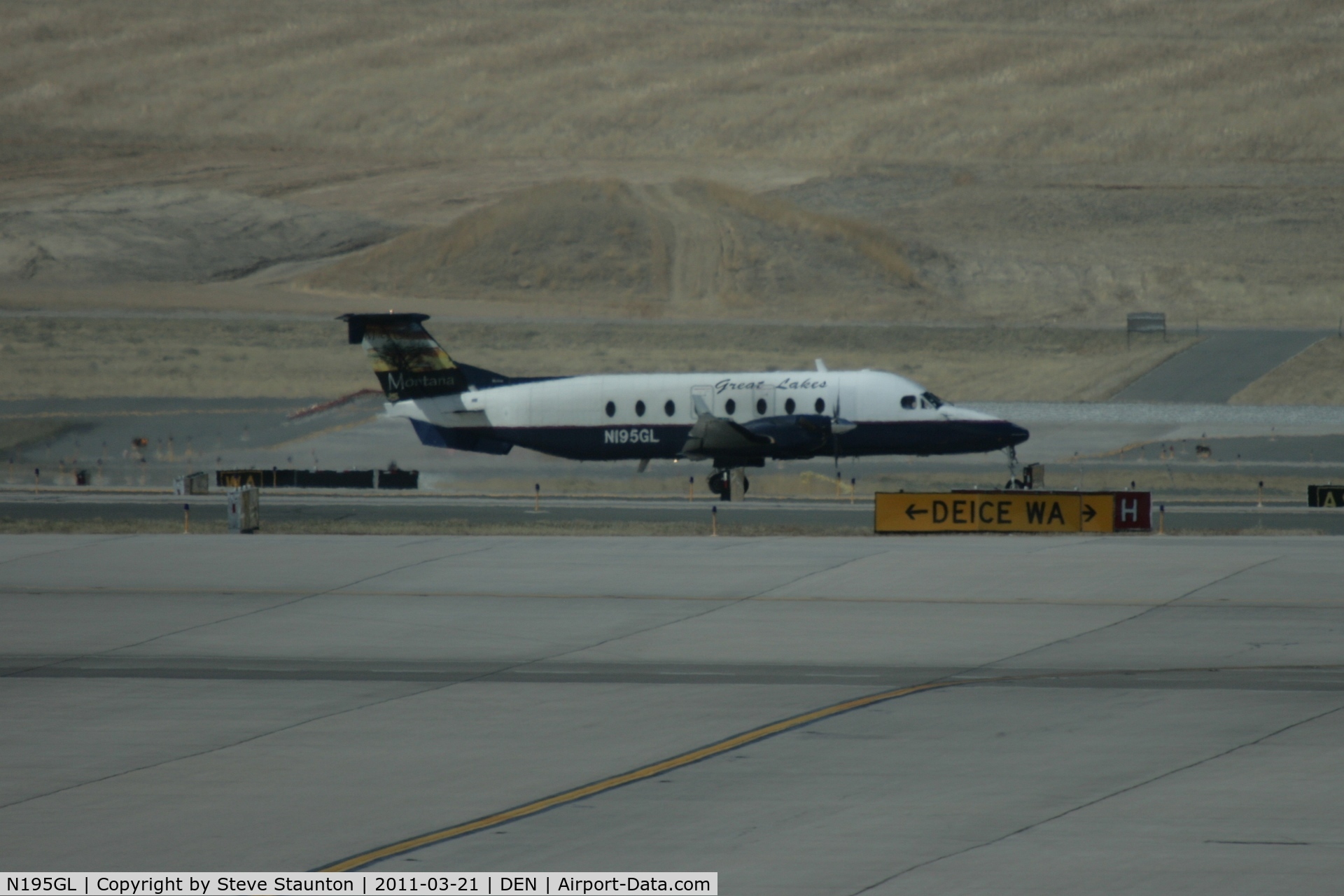 N195GL, 1996 Beech 1900D C/N UE-195, Taken at Denver International Airport, in March 2011 whilst on an Aeroprint Aviation tour