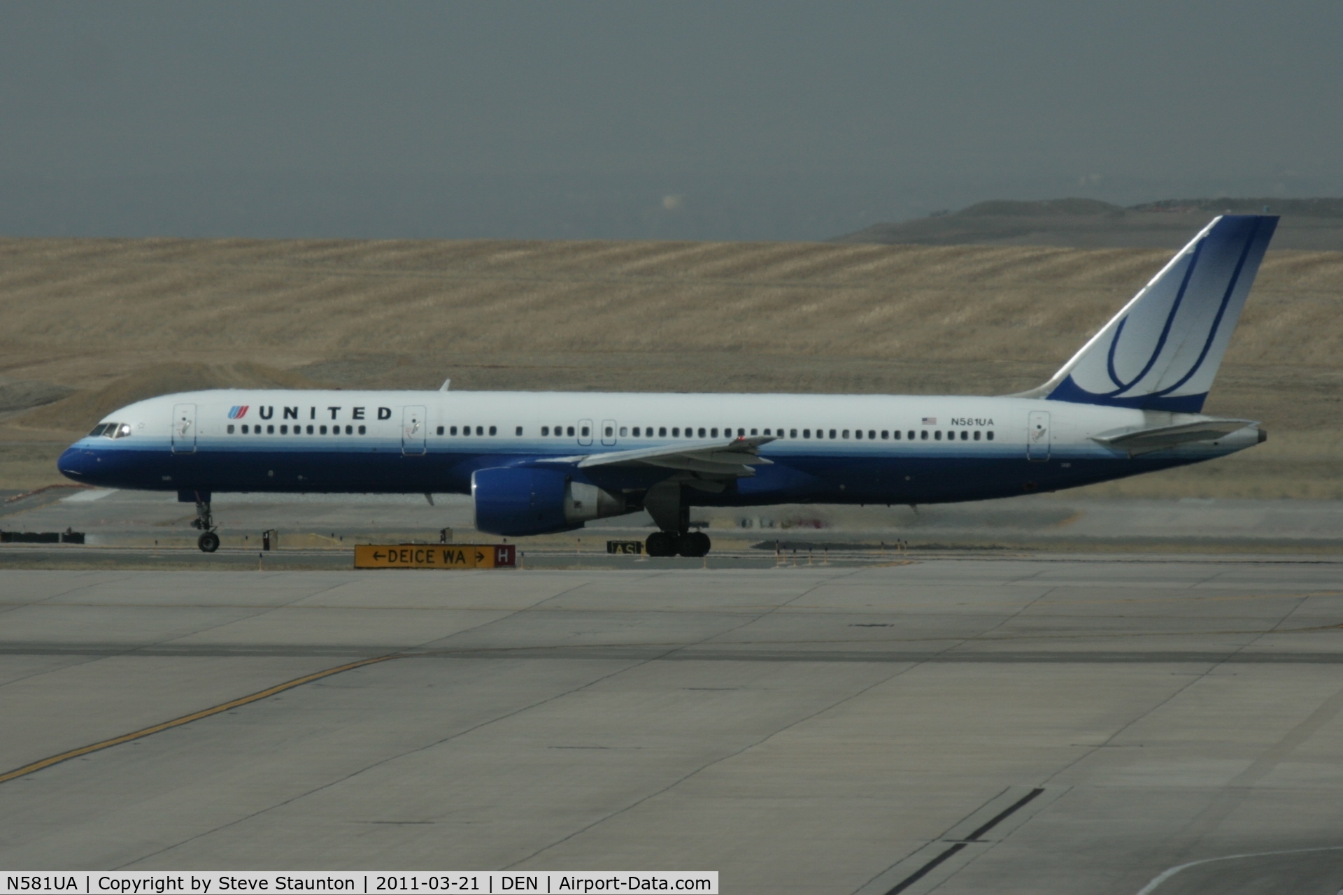 N581UA, 1993 Boeing 757-222 C/N 26701, Taken at Denver International Airport, in March 2011 whilst on an Aeroprint Aviation tour