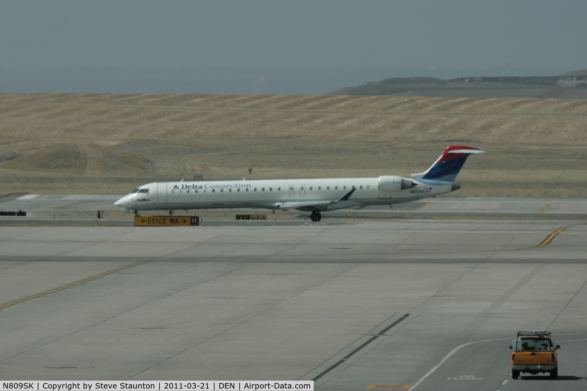 N809SK, 2006 Bombardier CRJ-900ER (CL-600-2D24) C/N 15086, Taken at Denver International Airport, in March 2011 whilst on an Aeroprint Aviation tour